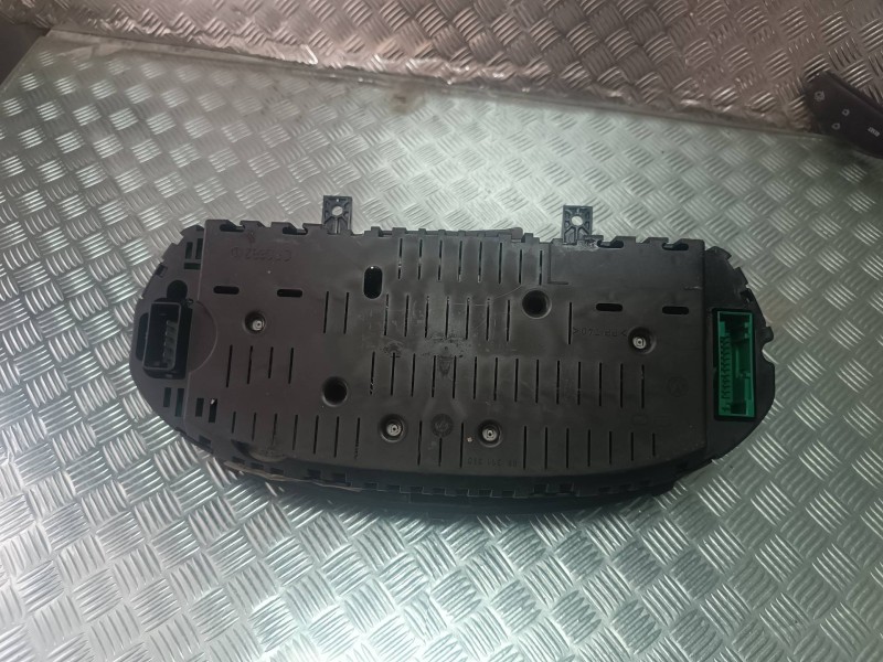 Recambio de cuadro instrumentos para volkswagen polo (9n3) advance referencia OEM IAM 6Q0920825F 110080321037A VDO