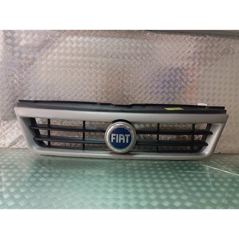 Recambio de rejilla delantera para fiat ducato caja cerrada 15 (desde 03.02) 2.8 jtd  batalla 2850 mm referencia OEM IAM LS13291