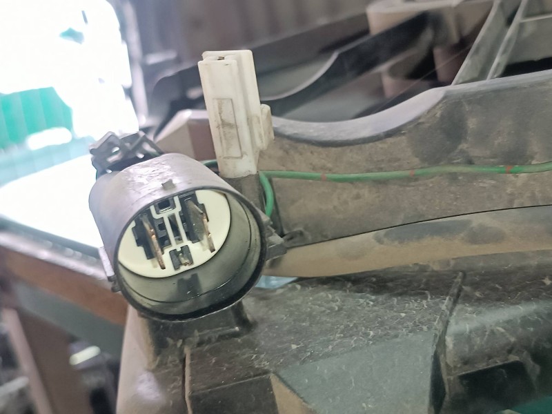 Recambio de electroventilador para mazda 3 berlina (bk) 1.6 vvt active referencia OEM IAM 3N618C607BA 0130307074 BOSCH