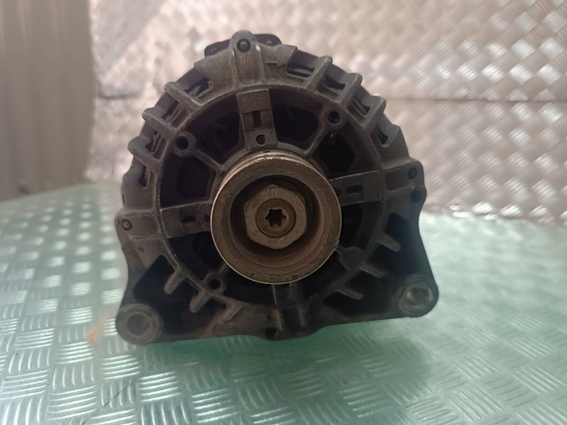 Recambio de alternador para citroen xsara picasso 1.6 sx referencia OEM IAM 9642879680 CL8 VALEO