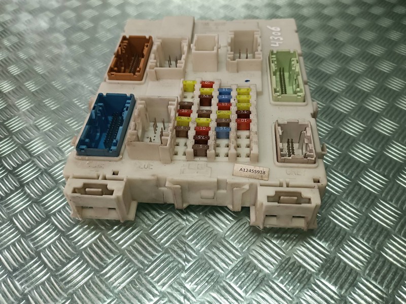 Recambio de caja reles / fusibles para ford c-max (cb3) ghia referencia OEM IAM BV6N14A073BN  FOMOCO