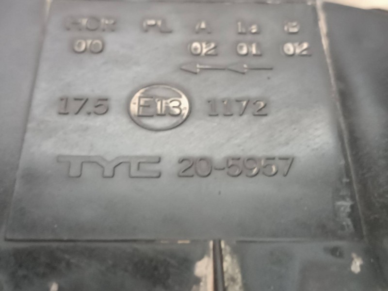 Recambio de faro derecho para fiat punto berlina (188) 1.2 8v referencia OEM IAM TYC205957  