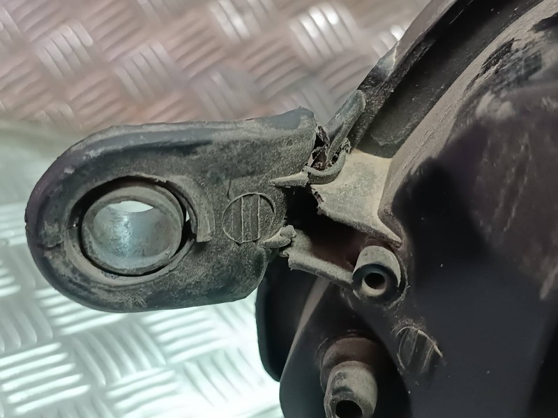 Recambio de faro derecho para fiat punto berlina (188) 1.2 8v referencia OEM IAM TYC205957  