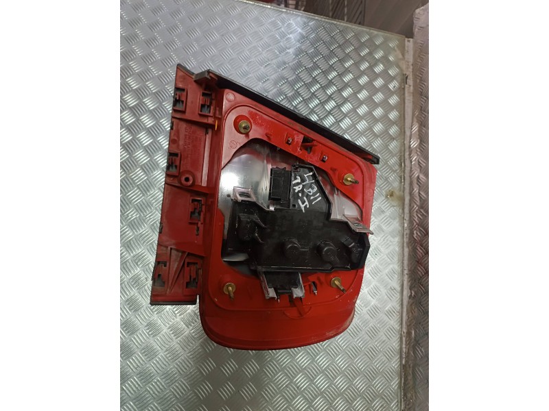 Recambio de piloto trasero izquierdo para audi a4 berlina (b5) 2.5 tdi referencia OEM IAM   