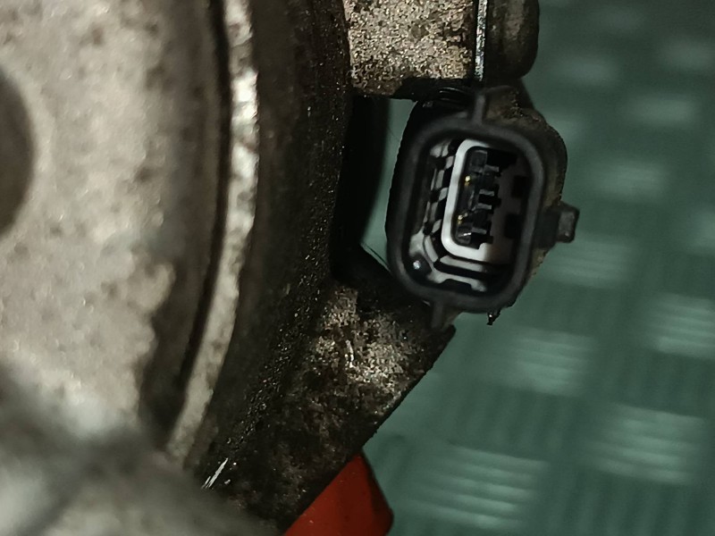 Recambio de compresor aire acondicionado para dacia duster ambiance 4x2 referencia OEM IAM 926005154R T99006AA VALEO