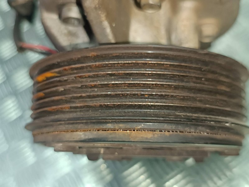 Recambio de compresor aire acondicionado para dacia duster ambiance 4x2 referencia OEM IAM 926005154R T99006AA VALEO