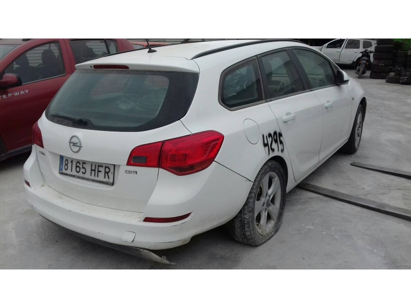 opel astra j sports tourer del año 2011