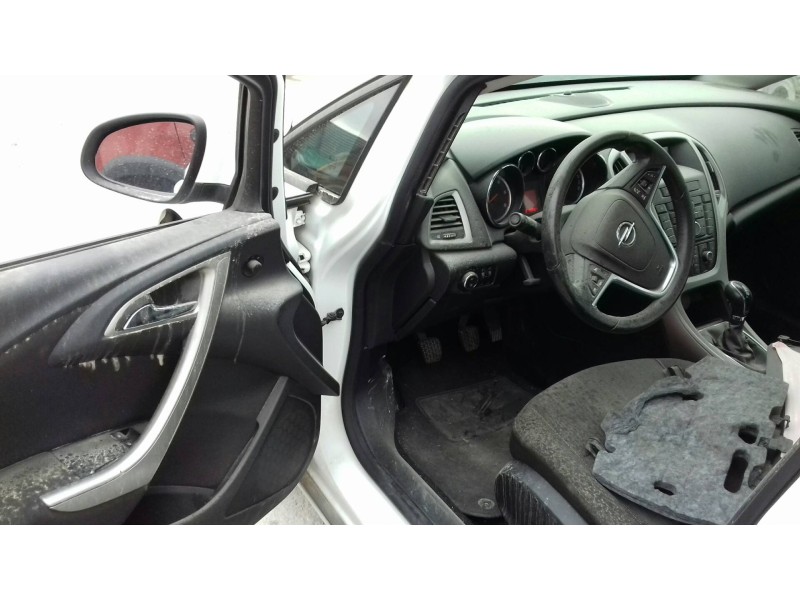 opel astra j sports tourer del año 2011