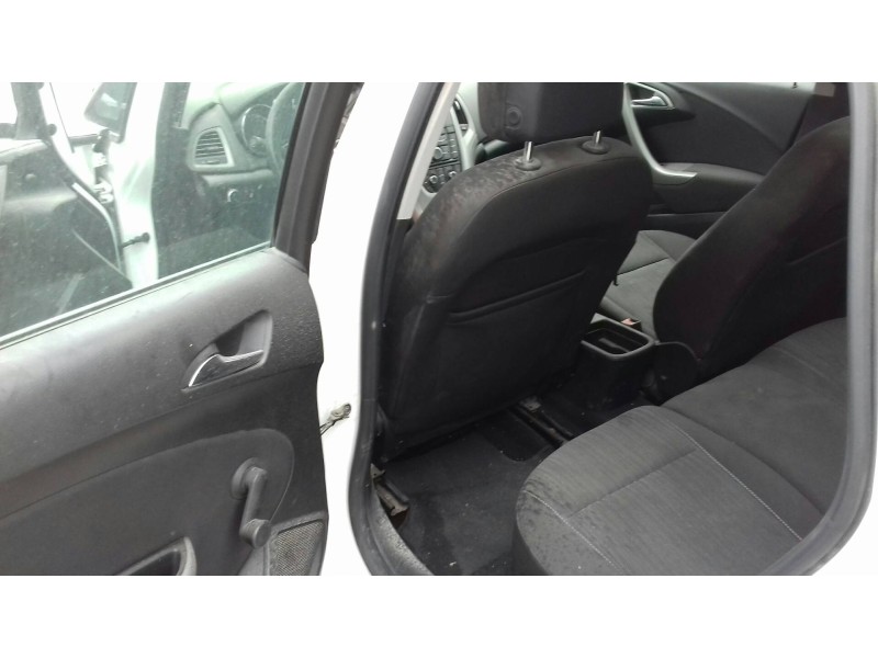 opel astra j sports tourer del año 2011