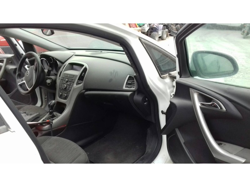 opel astra j sports tourer del año 2011