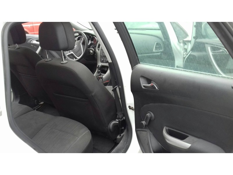 opel astra j sports tourer del año 2011