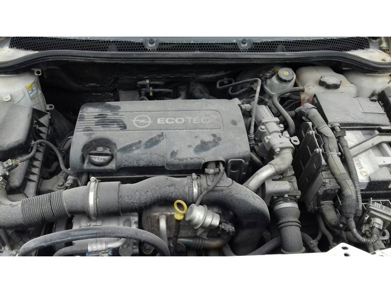 opel astra j sports tourer del año 2011