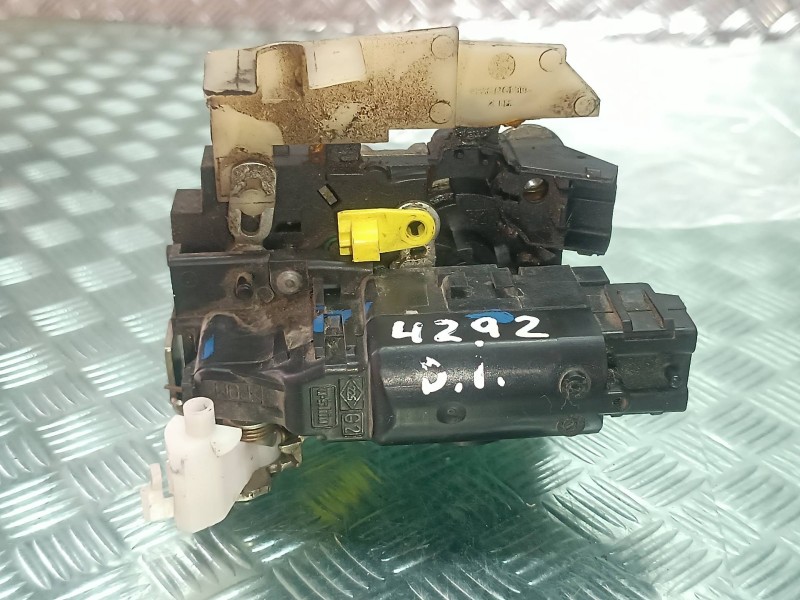 Recambio de cerradura puerta delantera izquierda para dacia duster ambiance 4x2 referencia OEM IAM 805038137R 3717B ELECTRICA