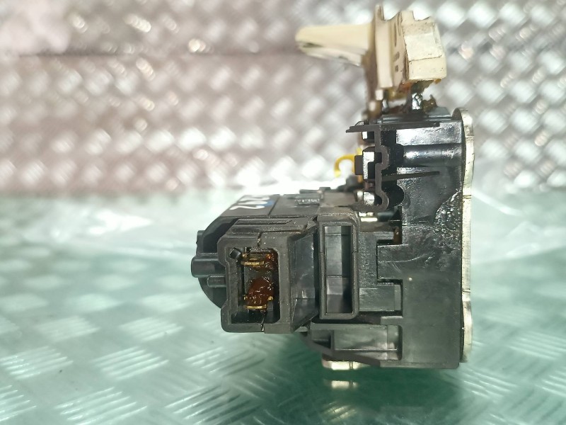 Recambio de cerradura puerta delantera izquierda para dacia duster ambiance 4x2 referencia OEM IAM 805038137R 3717B ELECTRICA