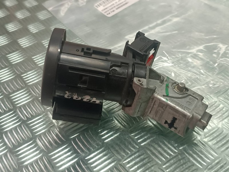 Recambio de conmutador de arranque para dacia duster ambiance 4x2 referencia OEM IAM N0502060B01 G7687C478 VISTEON