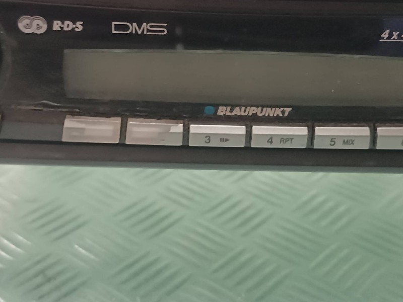 Recambio de sistema audio / radio cd para chevrolet kalos 1.4 se referencia OEM IAM 96454094  BLAUPUNKT