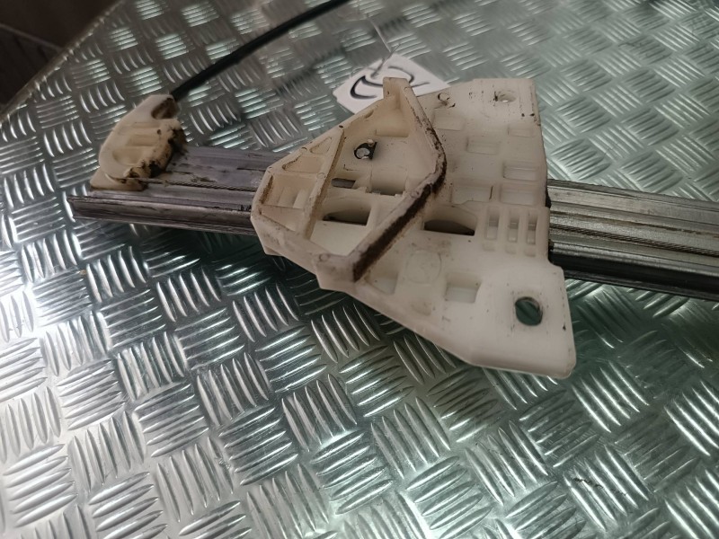 Recambio de elevalunas delantero izquierdo para mazda 3 berlina (bk) 1.6 vvt active referencia OEM IAM   ELECTRICO