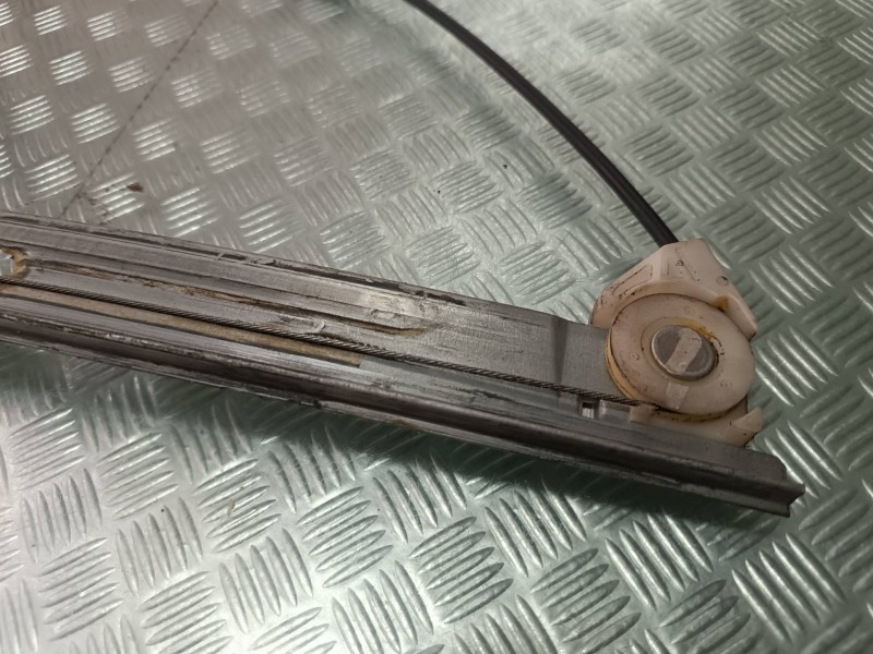 Recambio de elevalunas delantero izquierdo para mazda 3 berlina (bk) 1.6 vvt active referencia OEM IAM   ELECTRICO