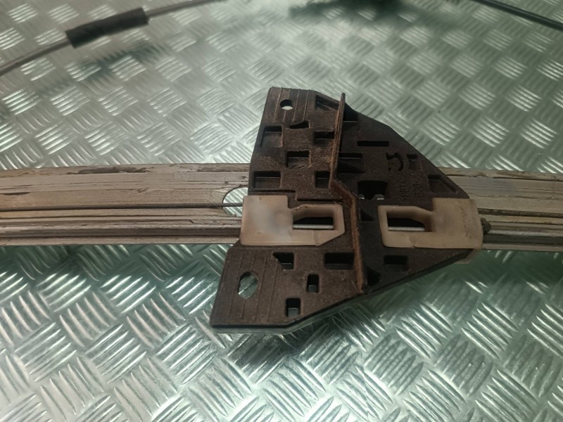 Recambio de elevalunas delantero derecho para mazda 6 berlina (gg) 1.8 active (4-ptas.) referencia OEM IAM   ELECTRICO