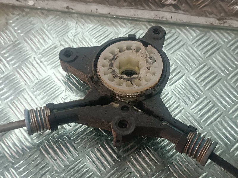 Recambio de elevalunas delantero izquierdo para mazda 6 berlina (gg) 1.8 active (4-ptas.) referencia OEM IAM   ELECTRICO