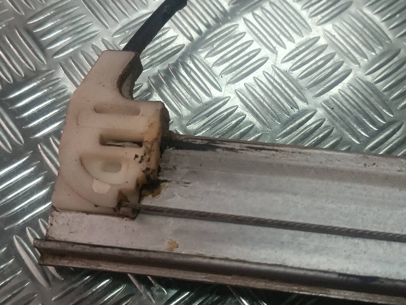 Recambio de elevalunas delantero izquierdo para mazda 6 berlina (gg) 1.8 active (4-ptas.) referencia OEM IAM   ELECTRICO