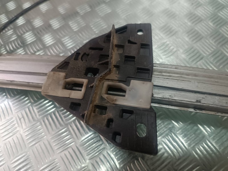 Recambio de elevalunas delantero izquierdo para mazda 6 berlina (gg) 1.8 active (4-ptas.) referencia OEM IAM   ELECTRICO