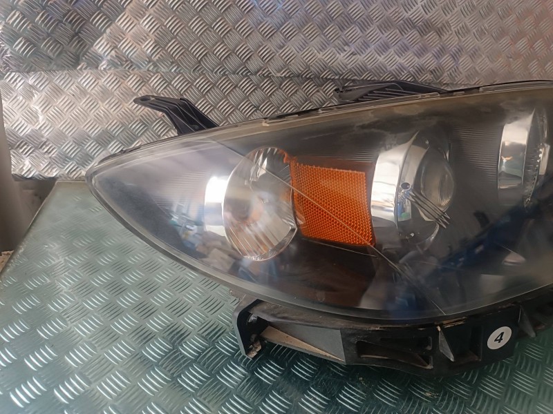 Recambio de faro derecho para mazda 3 berlina (bk) 1.6 vvt active referencia OEM IAM BN8V50151RH BN8V50151 