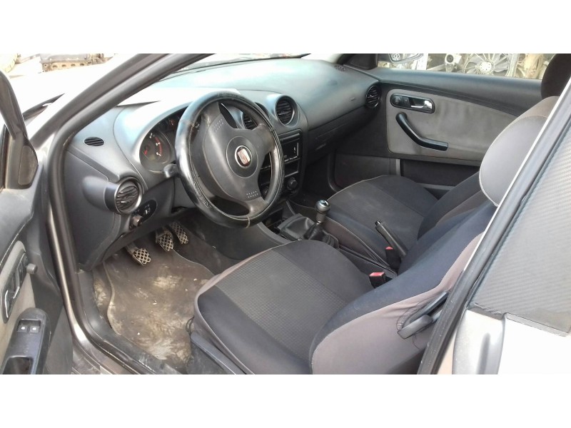 seat ibiza (6l1) del año 2003