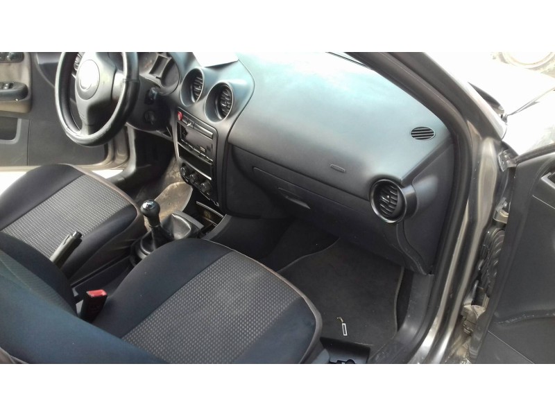 seat ibiza (6l1) del año 2003