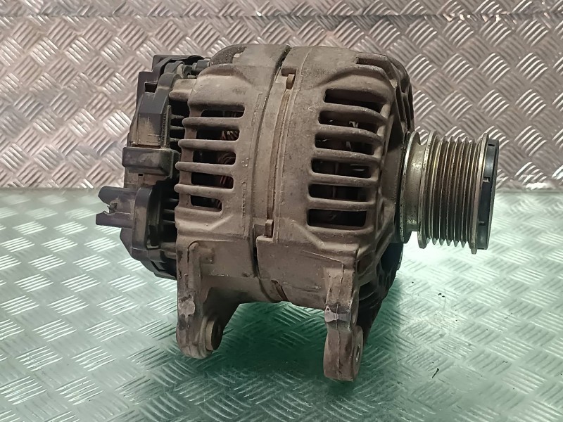 Recambio de alternador para seat ibiza (6l1) cool referencia OEM IAM 038903023L 0124325001 90A