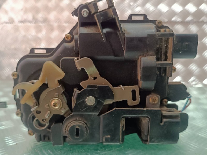 Recambio de cerradura puerta trasera izquierda para seat leon (1m1) signo referencia OEM IAM 3B4839015M CONECTOR NEGRO 6 PINES E