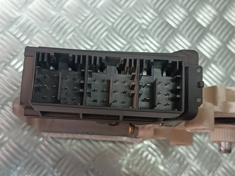 Recambio de motor elevalunas delantero izquierdo para seat ibiza (6l1) cool referencia OEM IAM 6Q2959802A 101387102 77460021