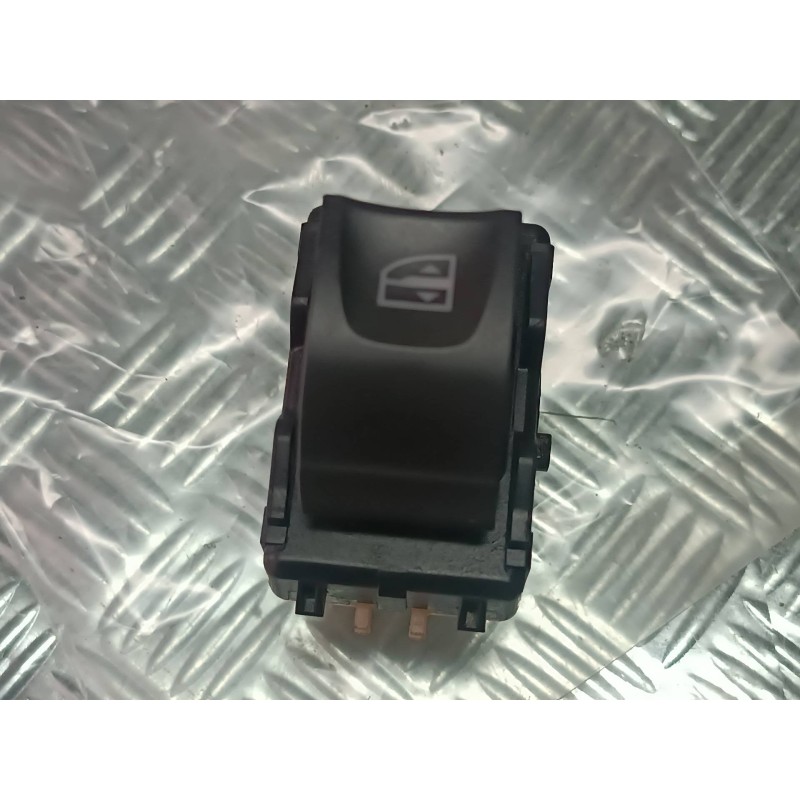 Recambio de mando elevalunas delantero derecho para dacia duster ambiance 4x2 referencia OEM IAM 254217475R  CONECTOR 6 PINES