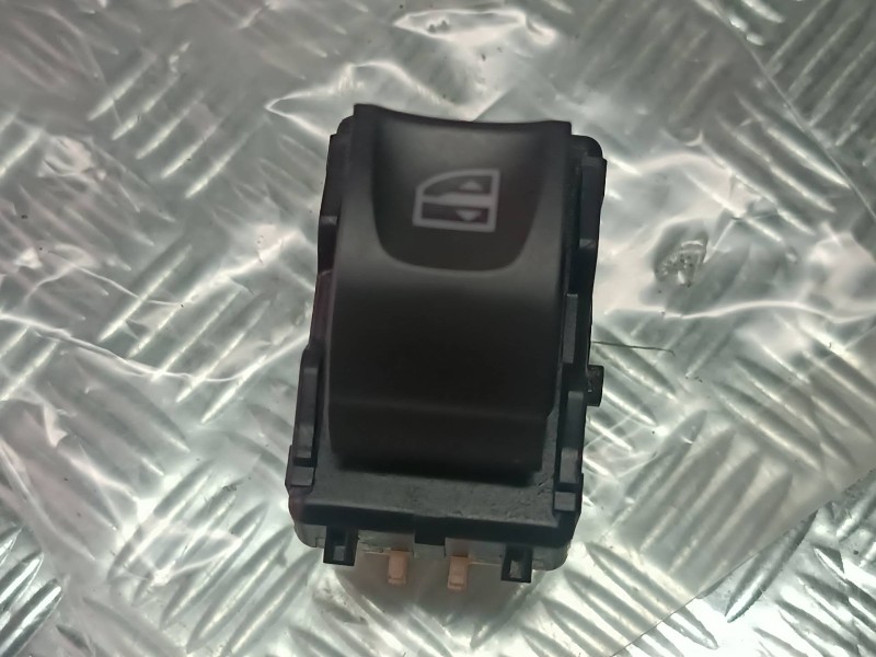 Recambio de mando elevalunas delantero derecho para dacia duster ambiance 4x2 referencia OEM IAM 254217475R  CONECTOR 6 PINES