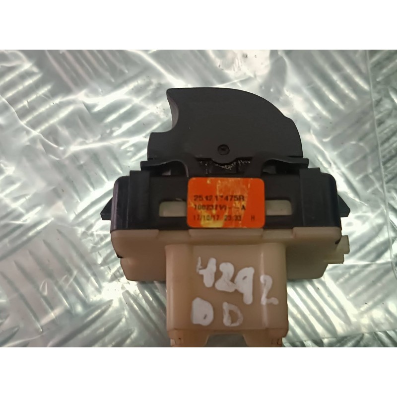 Recambio de mando elevalunas delantero derecho para dacia duster ambiance 4x2 referencia OEM IAM 254217475R  CONECTOR 6 PINES