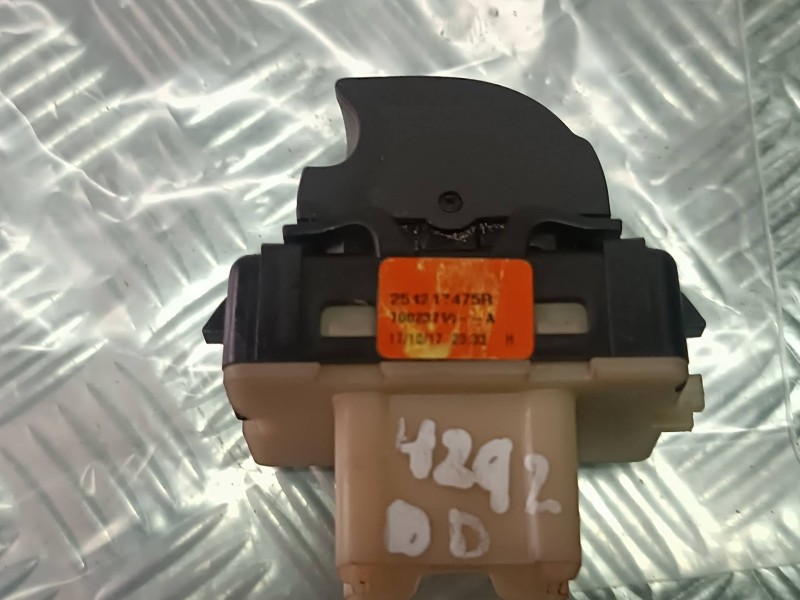 Recambio de mando elevalunas delantero derecho para dacia duster ambiance 4x2 referencia OEM IAM 254217475R  CONECTOR 6 PINES