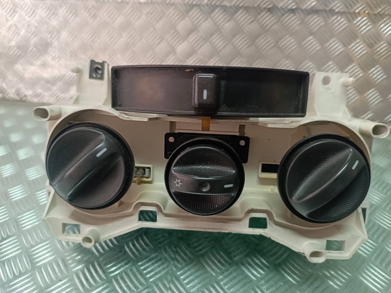 Recambio de mando calefaccion / aire acondicionado para fiat punto berlina (188) 1.2 8v referencia OEM IAM 141740100 B837 