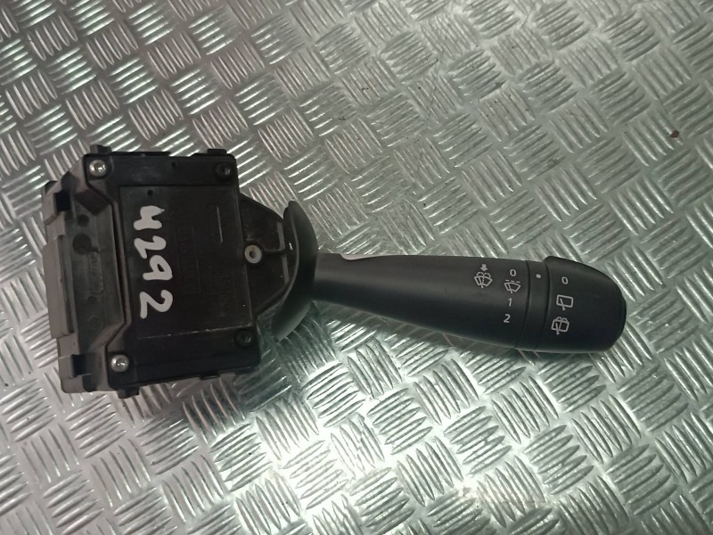 Recambio de mando limpia para dacia duster ambiance 4x2 referencia OEM IAM E1109568  