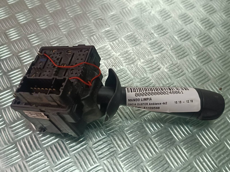 Recambio de mando limpia para dacia duster ambiance 4x2 referencia OEM IAM E1109568  