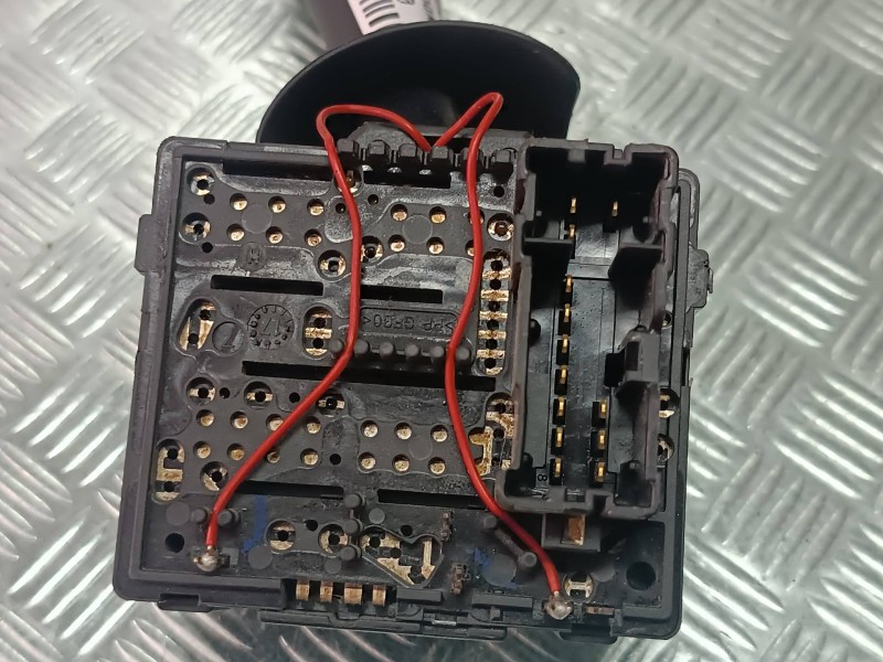 Recambio de mando limpia para dacia duster ambiance 4x2 referencia OEM IAM E1109568  