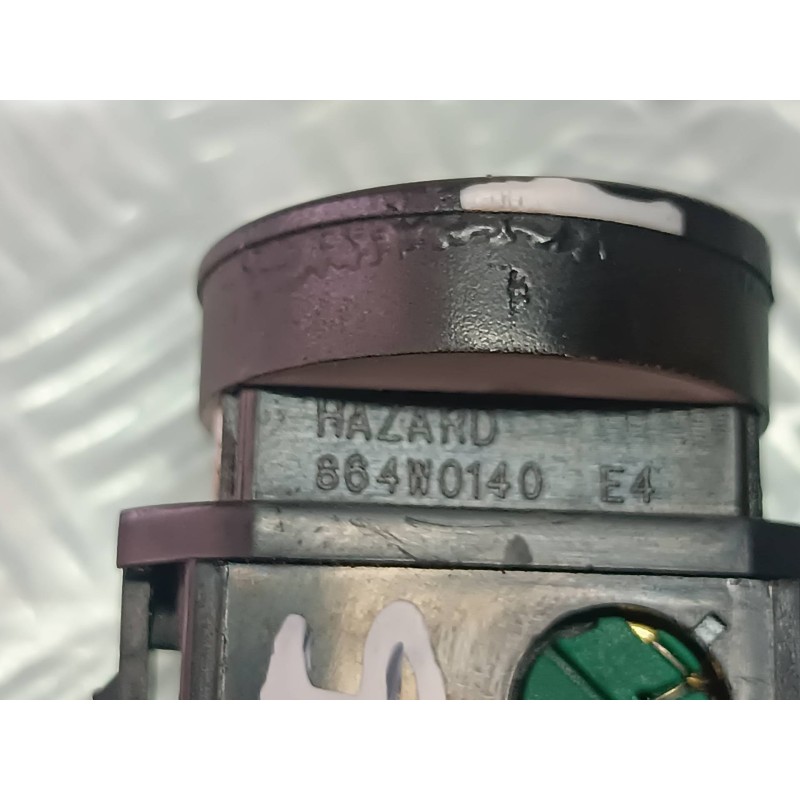 Recambio de interruptor para chevrolet kalos 1.4 se referencia OEM IAM 864W0140 CONECTOR 4 PINES ANTINIEBLAS
