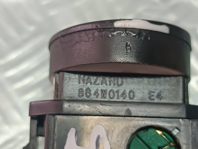 Recambio de interruptor para chevrolet kalos 1.4 se referencia OEM IAM 864W0140 CONECTOR 4 PINES ANTINIEBLAS