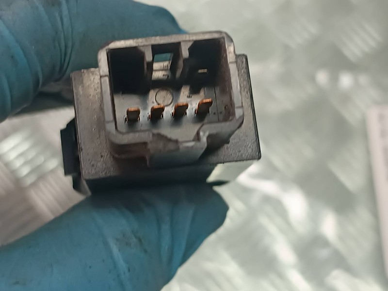 Recambio de interruptor para chevrolet kalos 1.4 se referencia OEM IAM 864W0140 CONECTOR 4 PINES ANTINIEBLAS