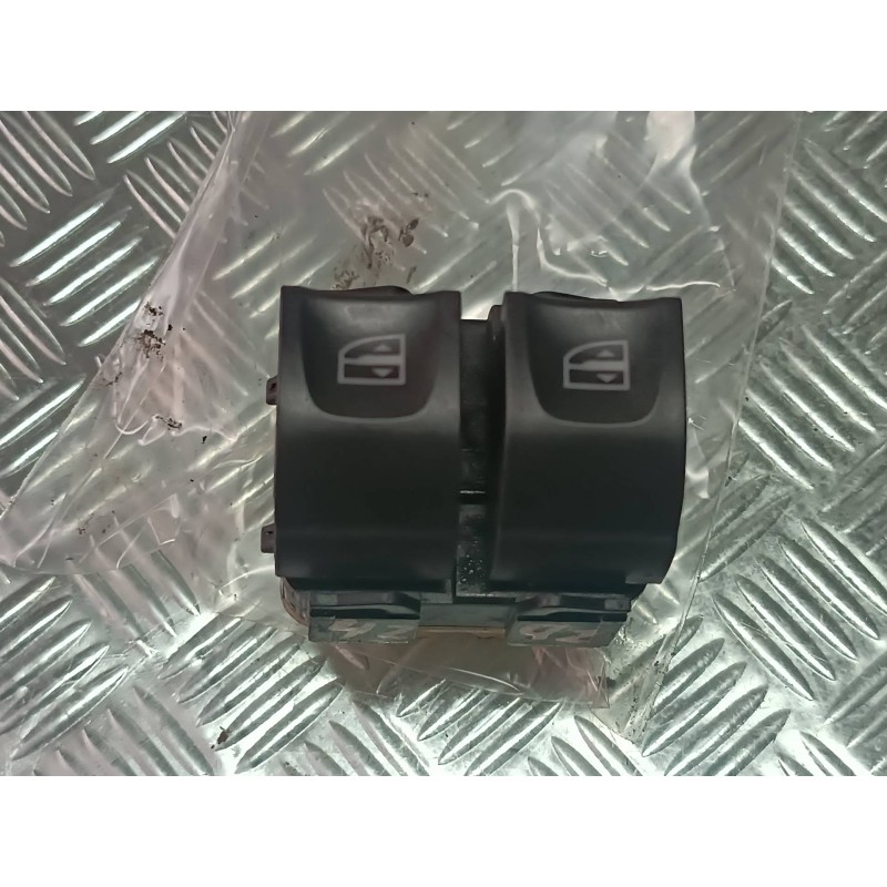 Recambio de mando elevalunas delantero izquierdo para dacia duster ambiance 4x2 referencia OEM IAM 254117873R  CONECTOR 7 PINES