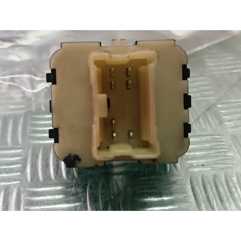 Recambio de mando elevalunas delantero izquierdo para dacia duster ambiance 4x2 referencia OEM IAM 254117873R  CONECTOR 7 PINES