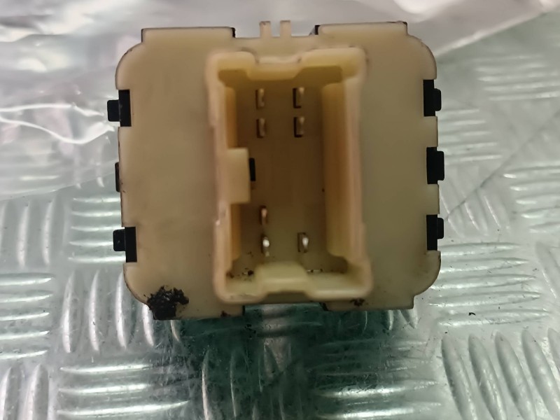 Recambio de mando elevalunas delantero izquierdo para dacia duster ambiance 4x2 referencia OEM IAM 254117873R  CONECTOR 7 PINES