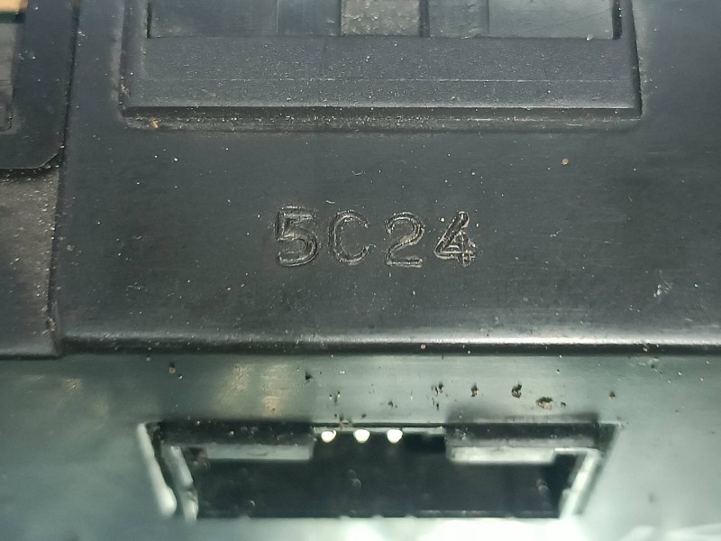 Recambio de pantalla multifuncion para chevrolet kalos 1.4 se referencia OEM IAM   CONECTOR 20 PINES