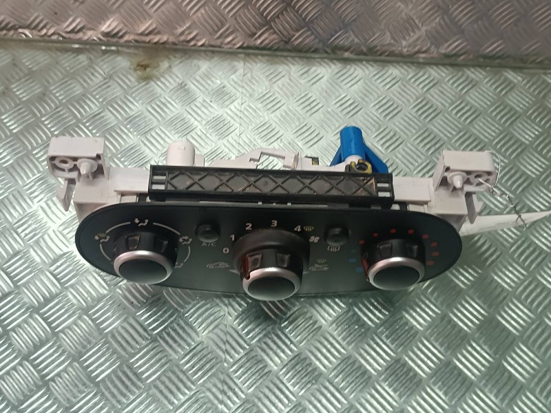 Recambio de mando calefaccion / aire acondicionado para dacia duster ambiance 4x2 referencia OEM IAM H79PH2 N112381J 