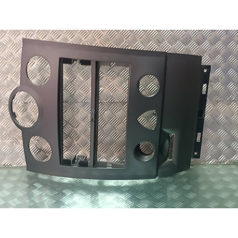 Recambio de embellecedor para renault megane ii classic berlina confort authentique referencia OEM IAM   FRONTAL RADIO