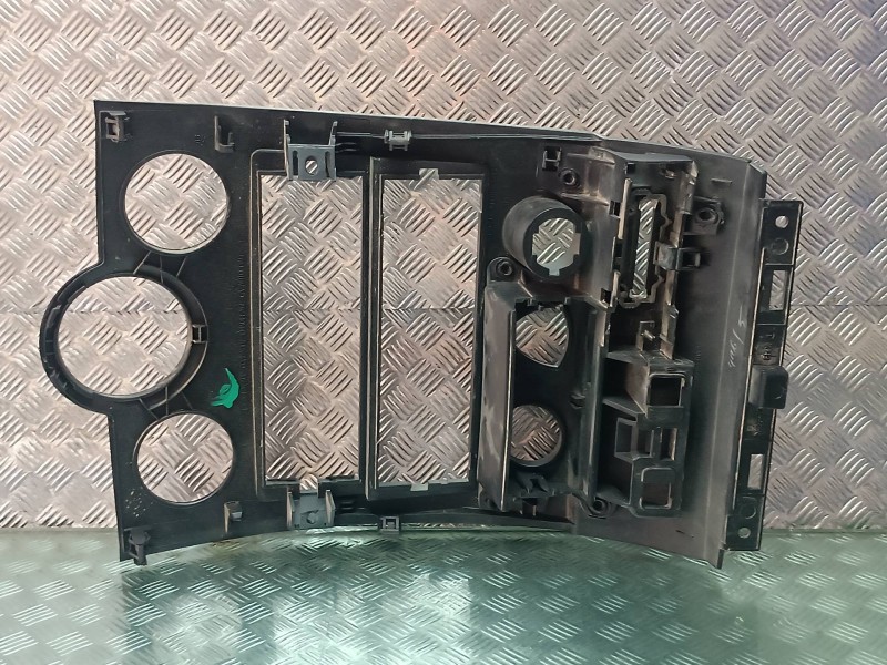 Recambio de embellecedor para renault megane ii classic berlina confort authentique referencia OEM IAM   FRONTAL RADIO